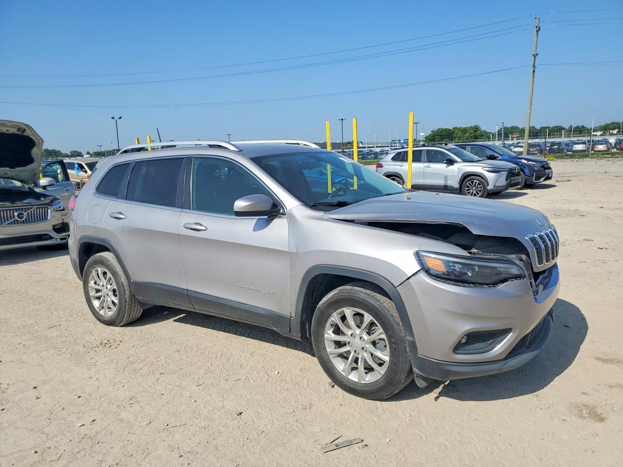 2019 Jeep Cherokee, Latitude