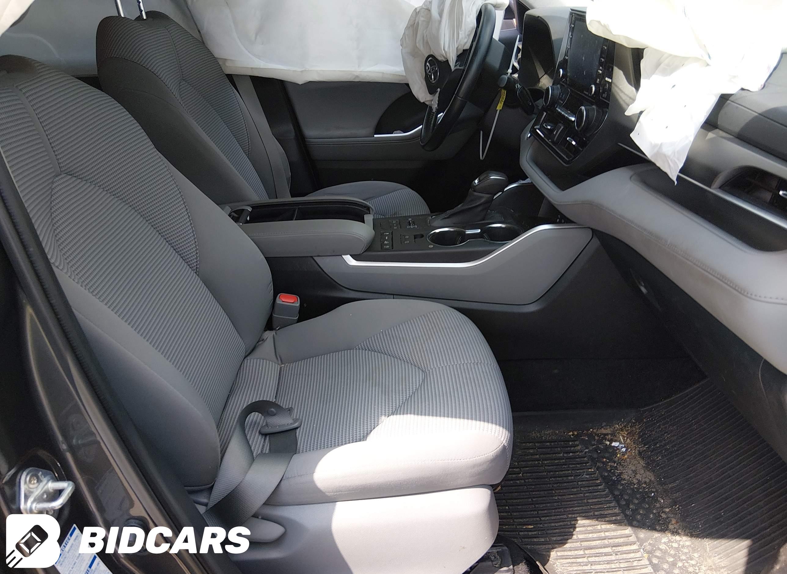 2022 Toyota Highlander, LE