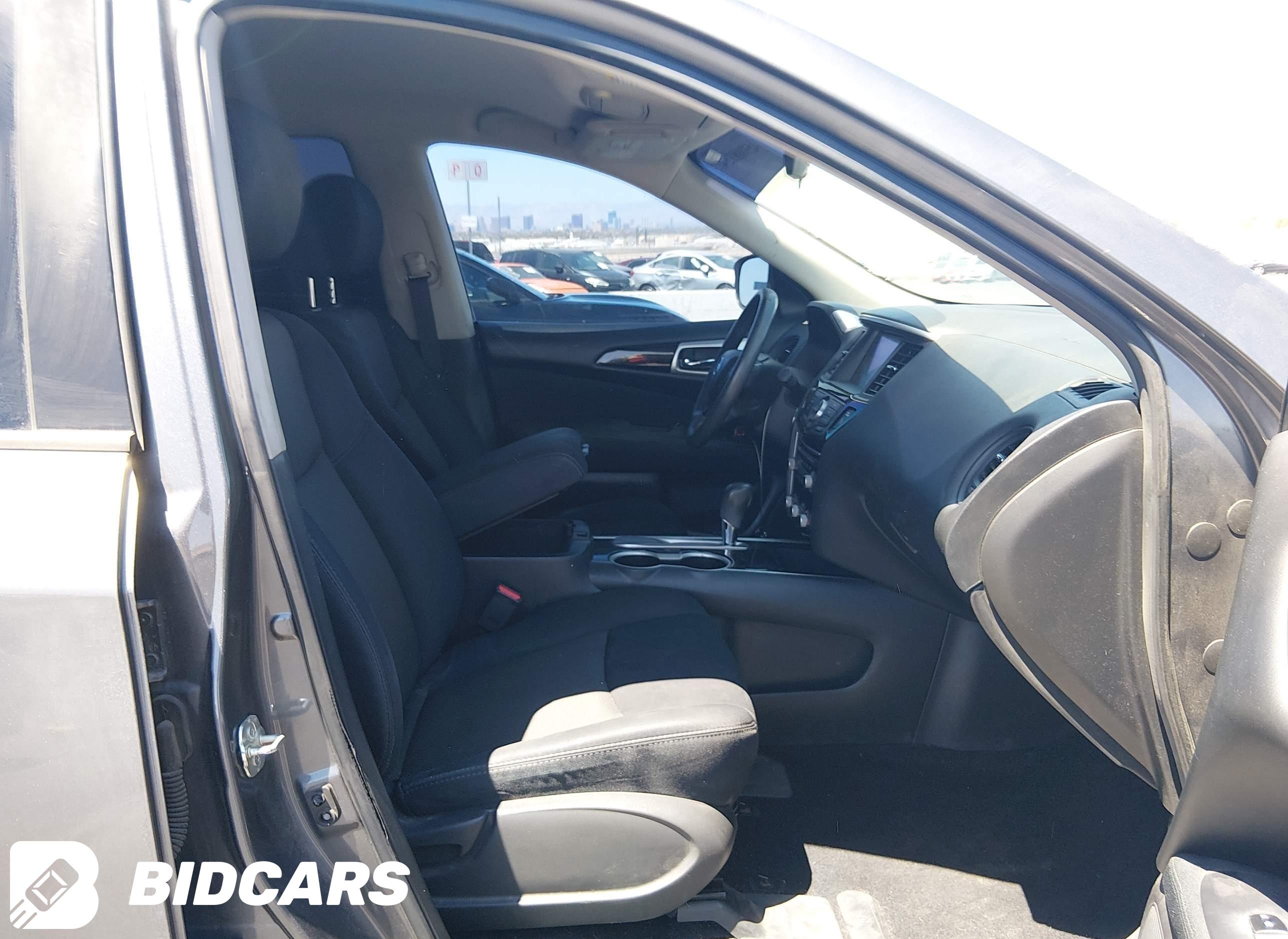 2017 Nissan Pathfinder, S