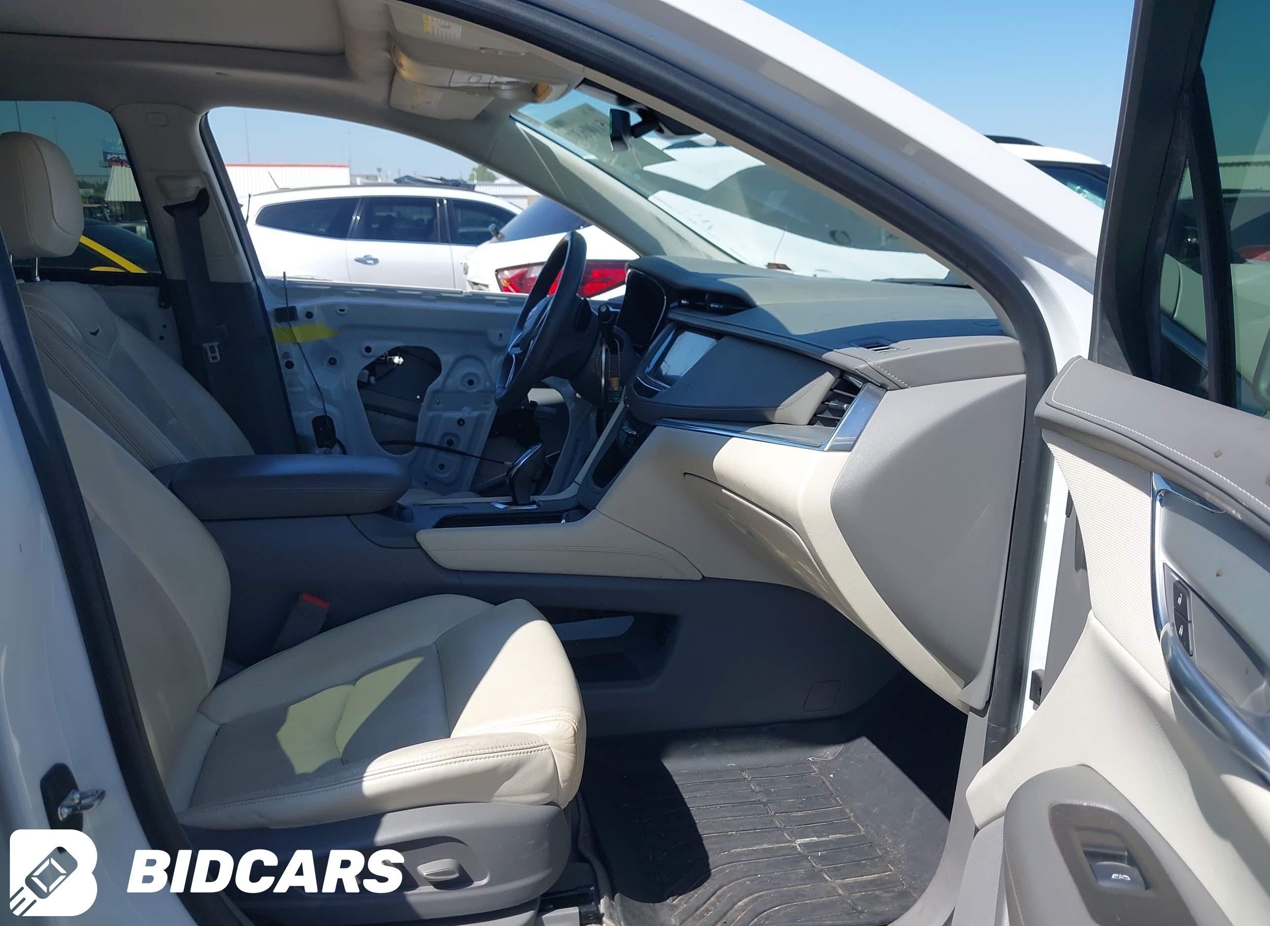 2017 Cadillac XT5, Luxury