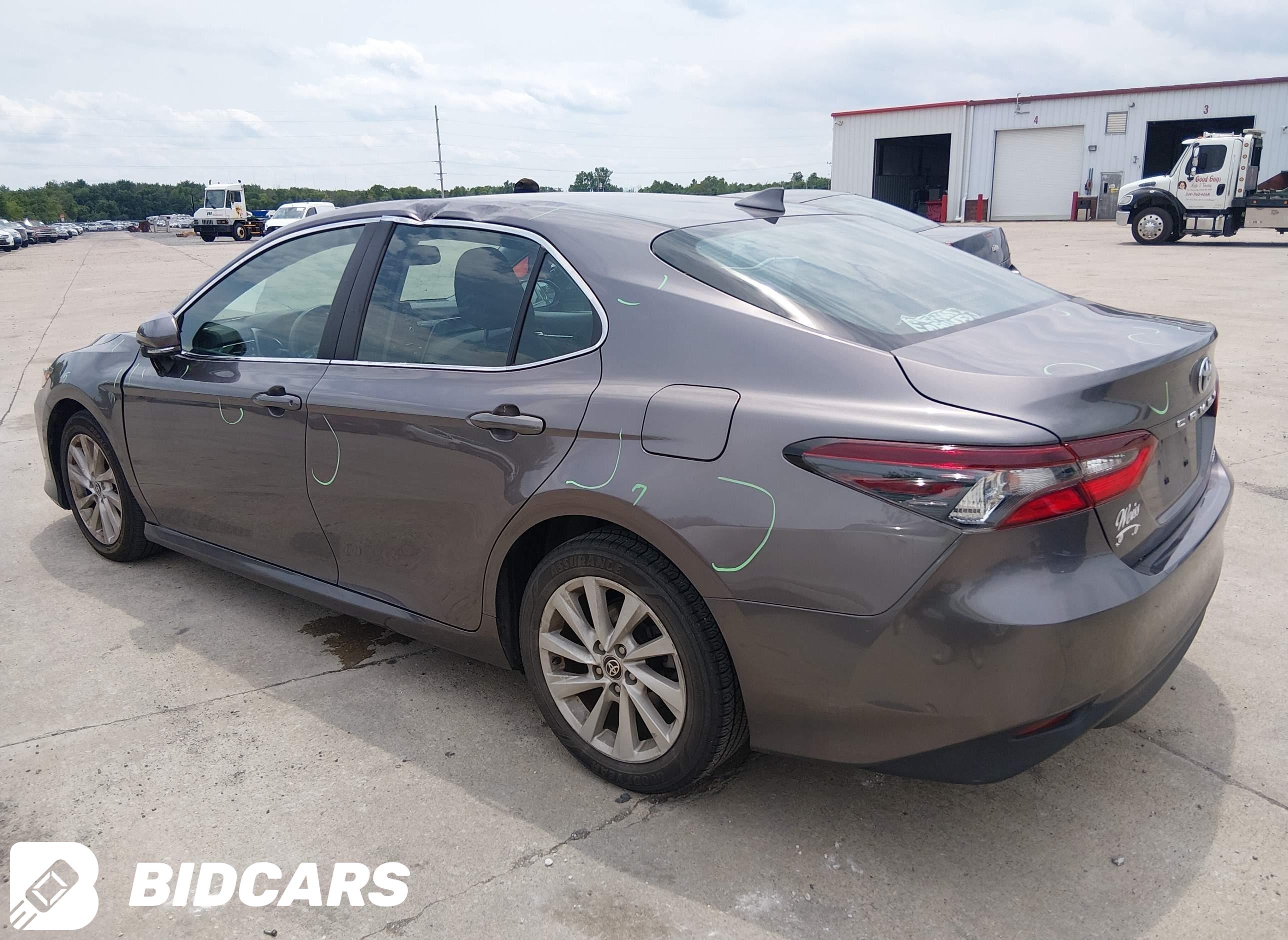 2022 Toyota Camry, LE