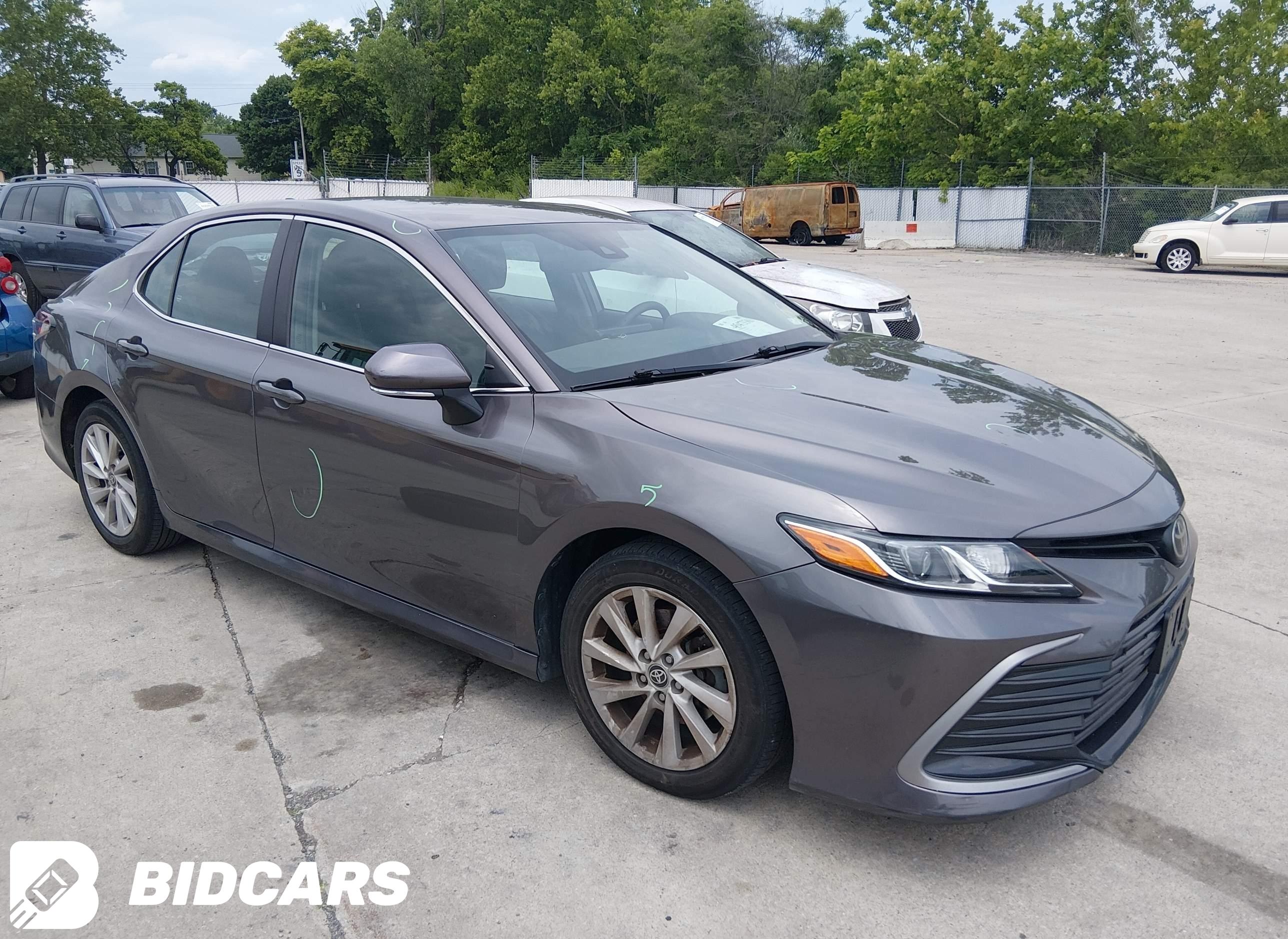 2022 Toyota Camry, LE