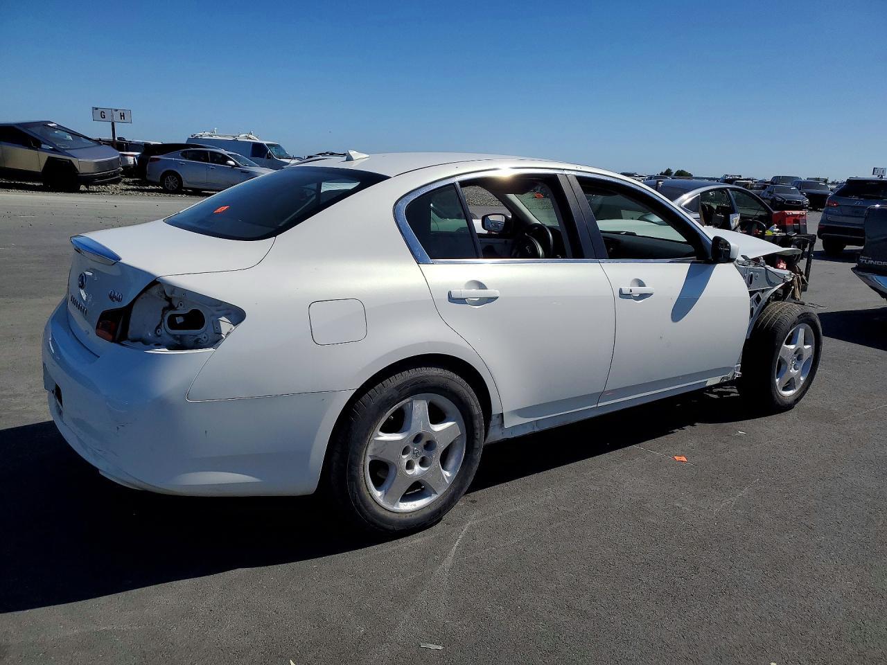 2015 Infiniti Q40, Base