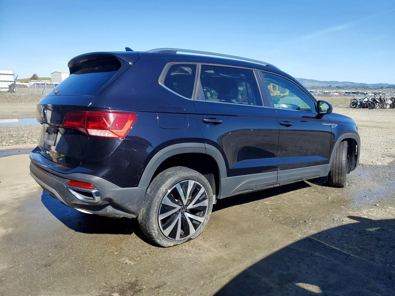 2024 Volkswagen Taos, SE