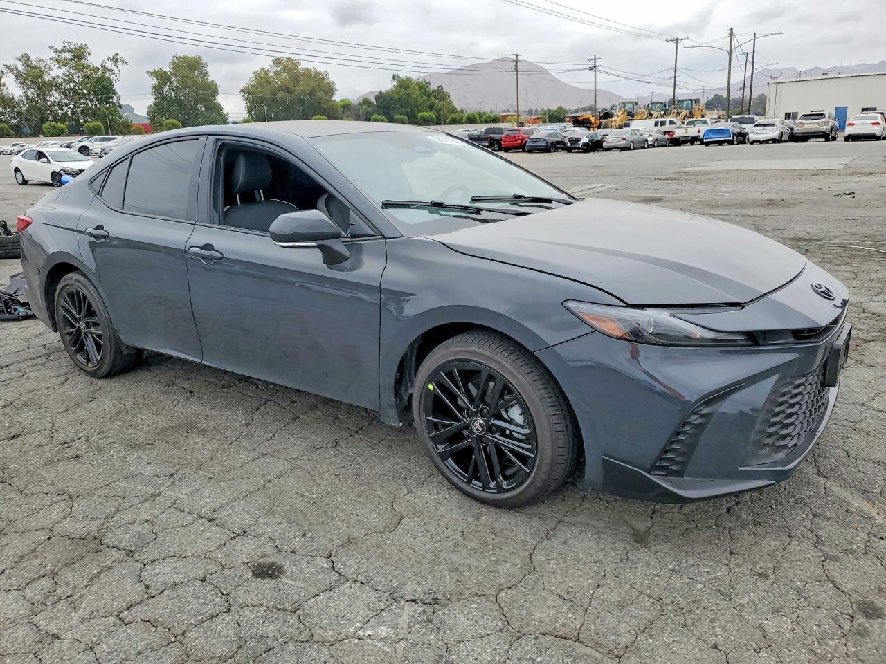 2025 Toyota Camry, SE