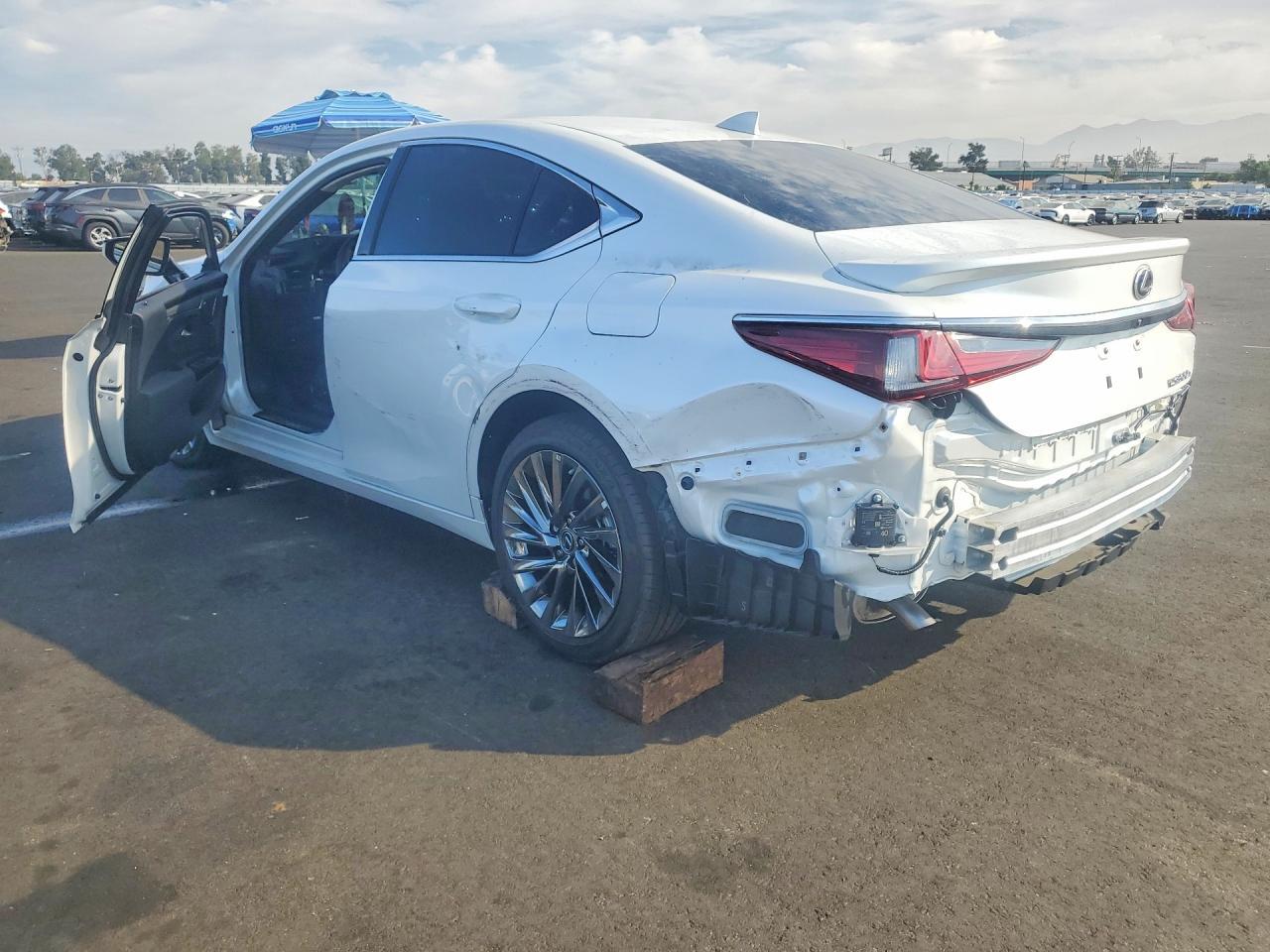 2025 Lexus ES, Luxury