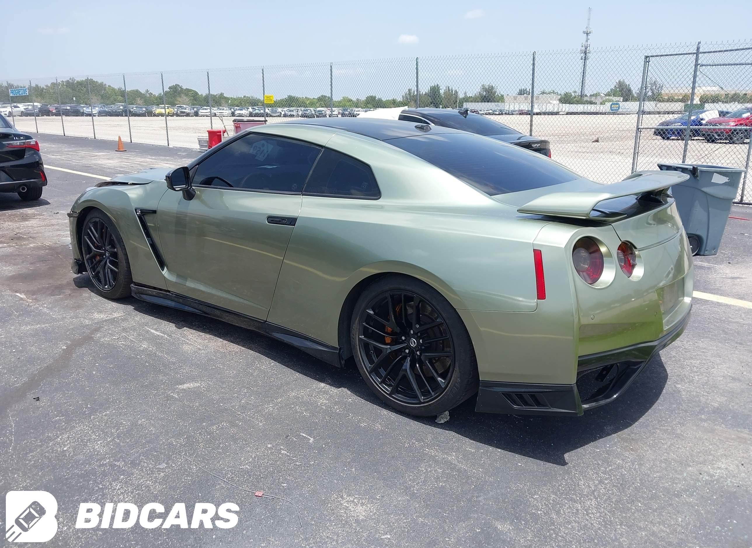 2017 Nissan GT-R, Premium