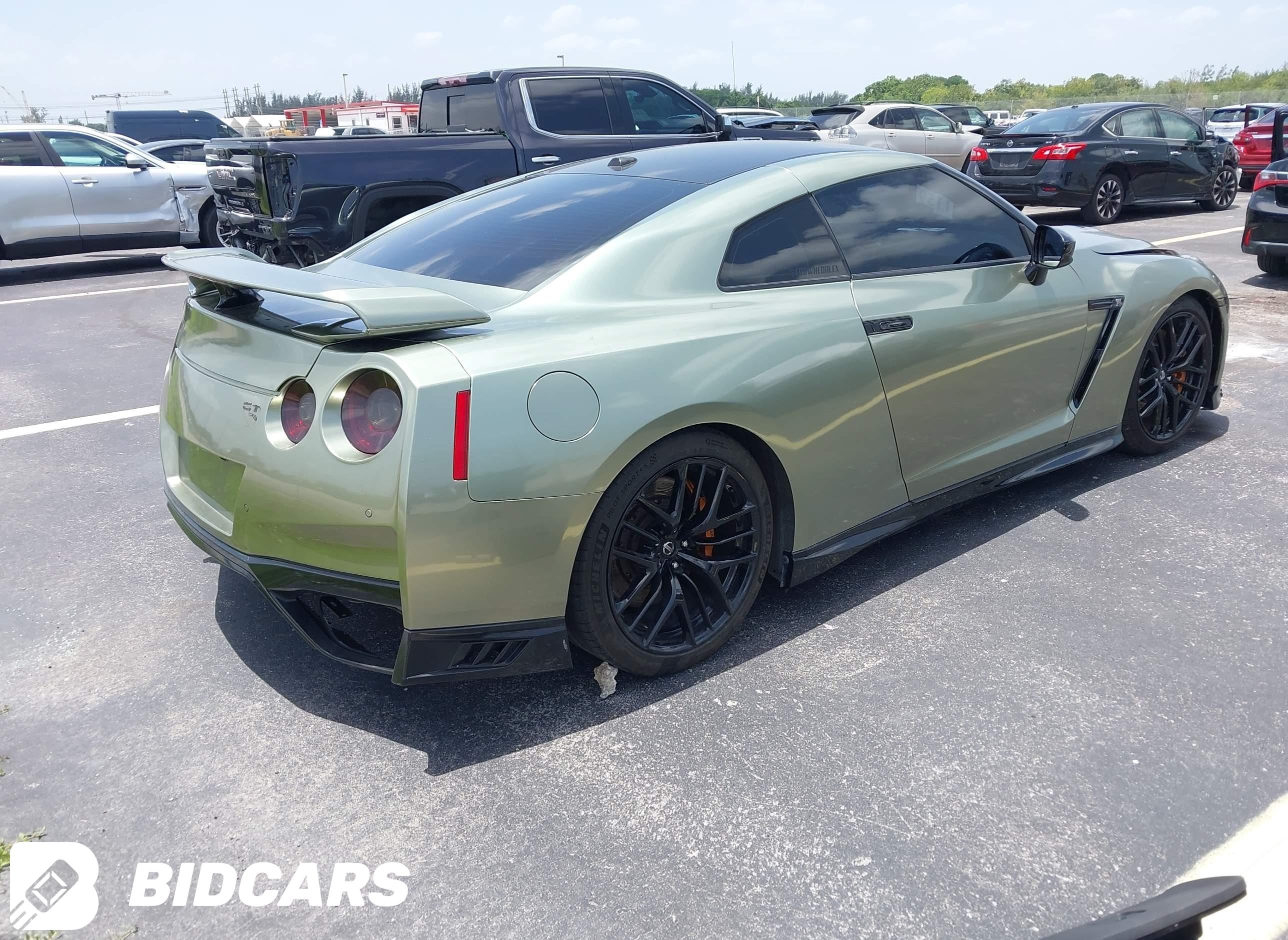 2017 Nissan GT-R, Premium