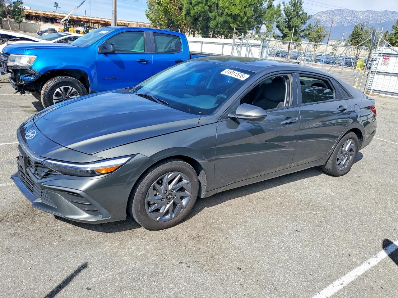 2024 Hyundai Elantra, Blue