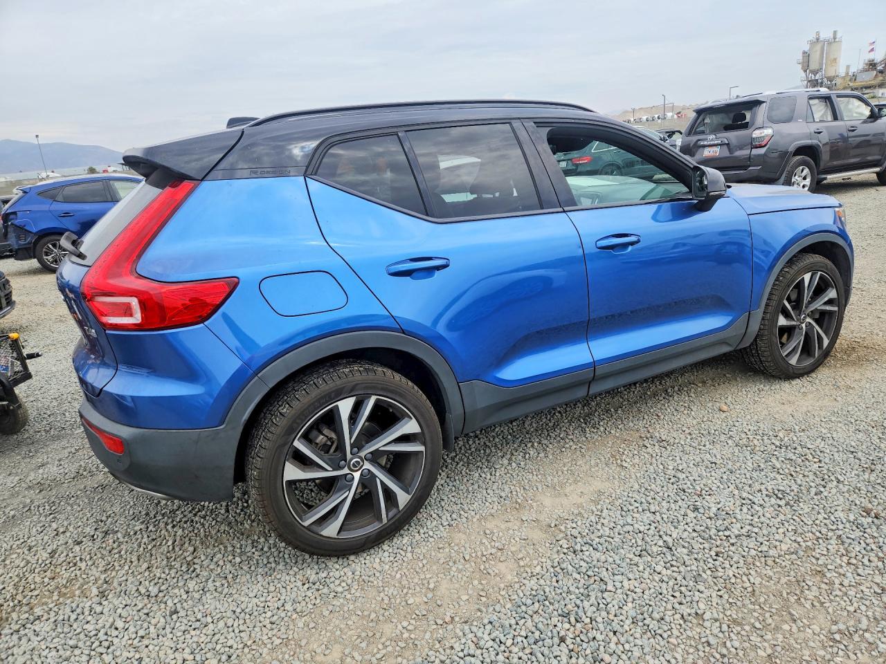 2020 Volvo XC40, T4 R-Design