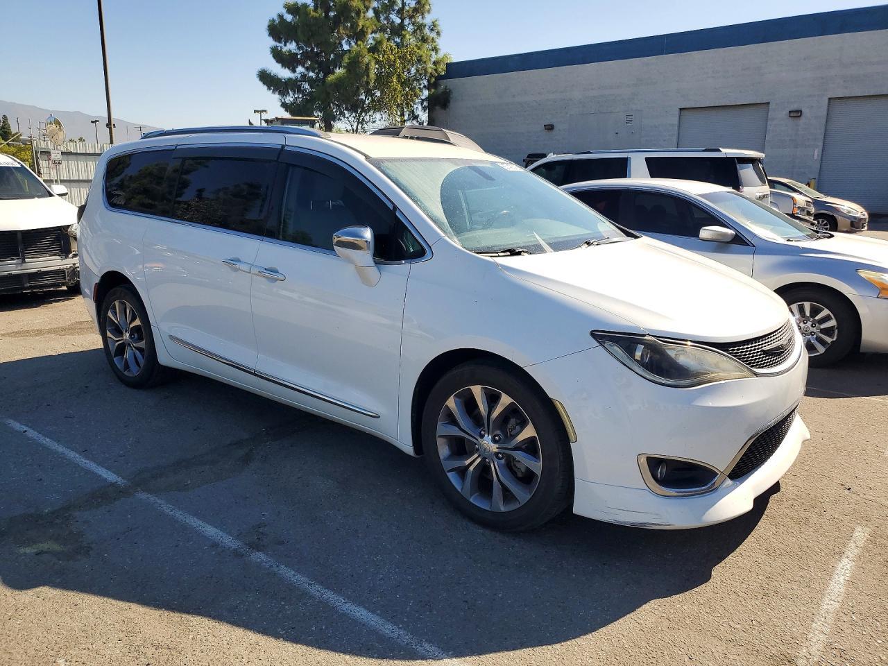 2018 Chrysler Pacifica, Limited