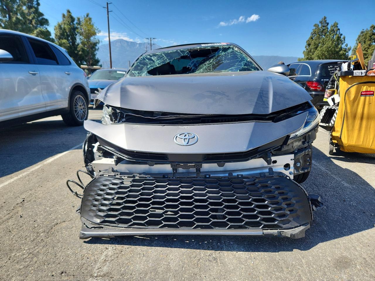 2025 Toyota Camry, SE