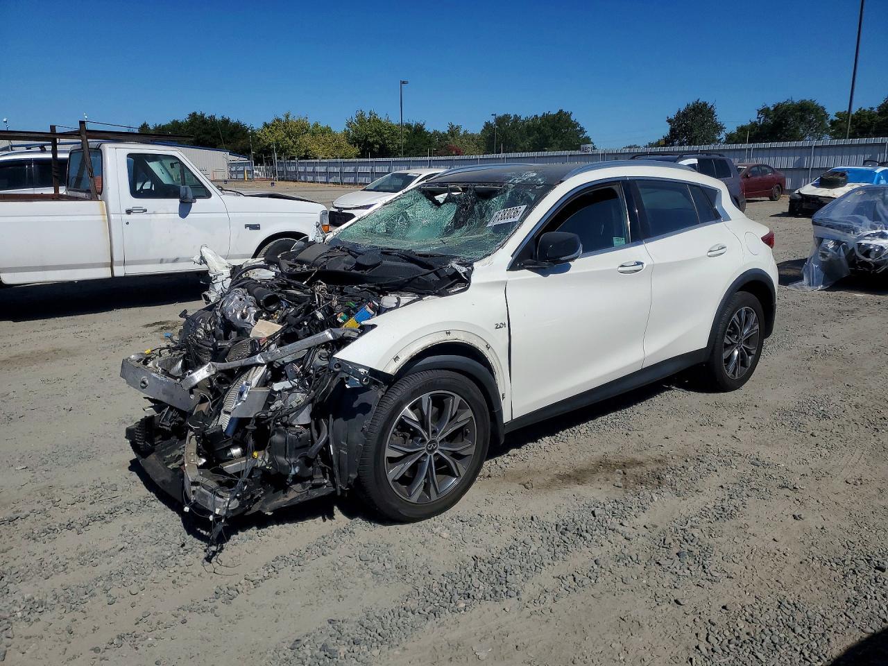 2018 Infiniti QX30, Essential