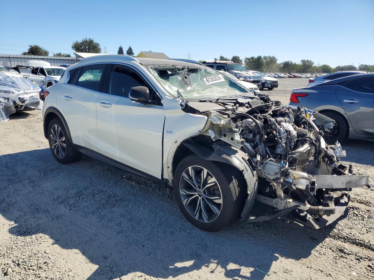 2018 Infiniti QX30, Essential