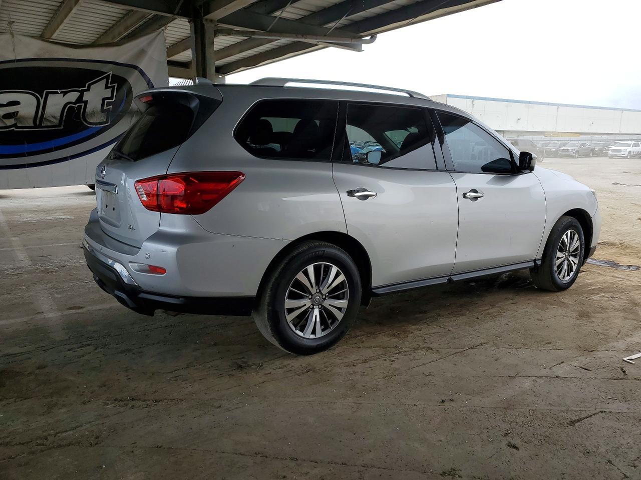 2020 Nissan Pathfinder, SL