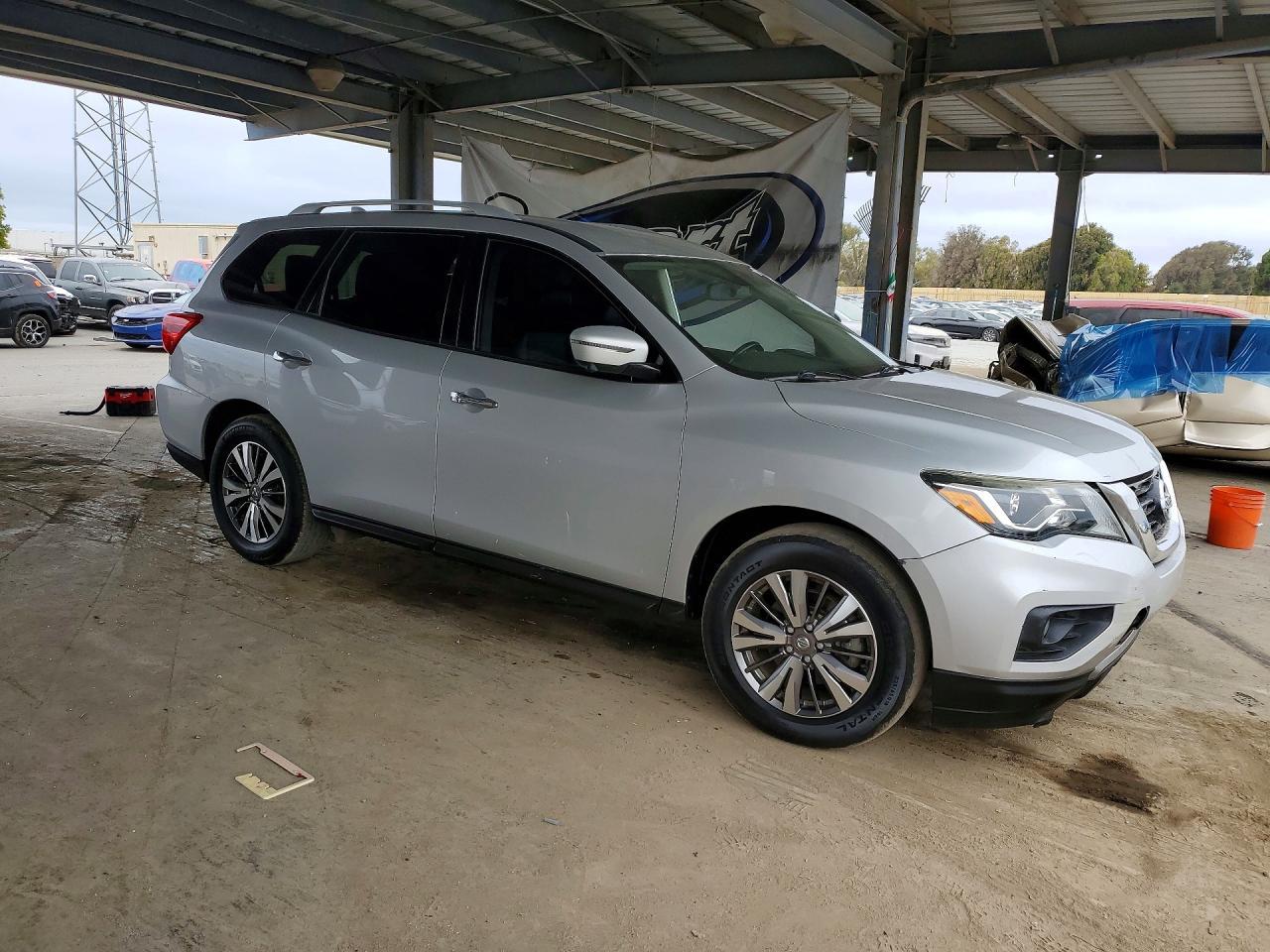 2020 Nissan Pathfinder, SL