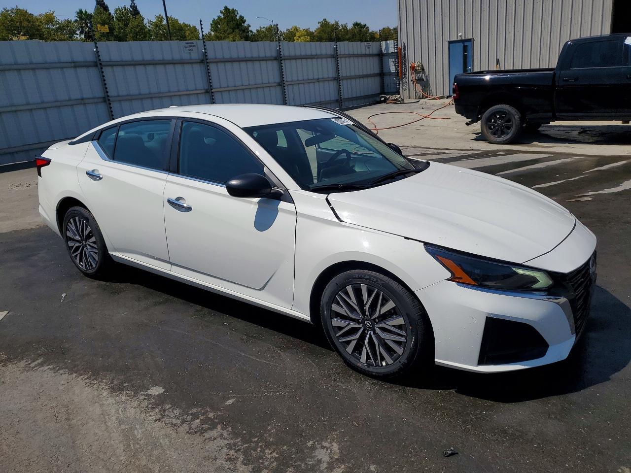 2025 Nissan Altima, SV