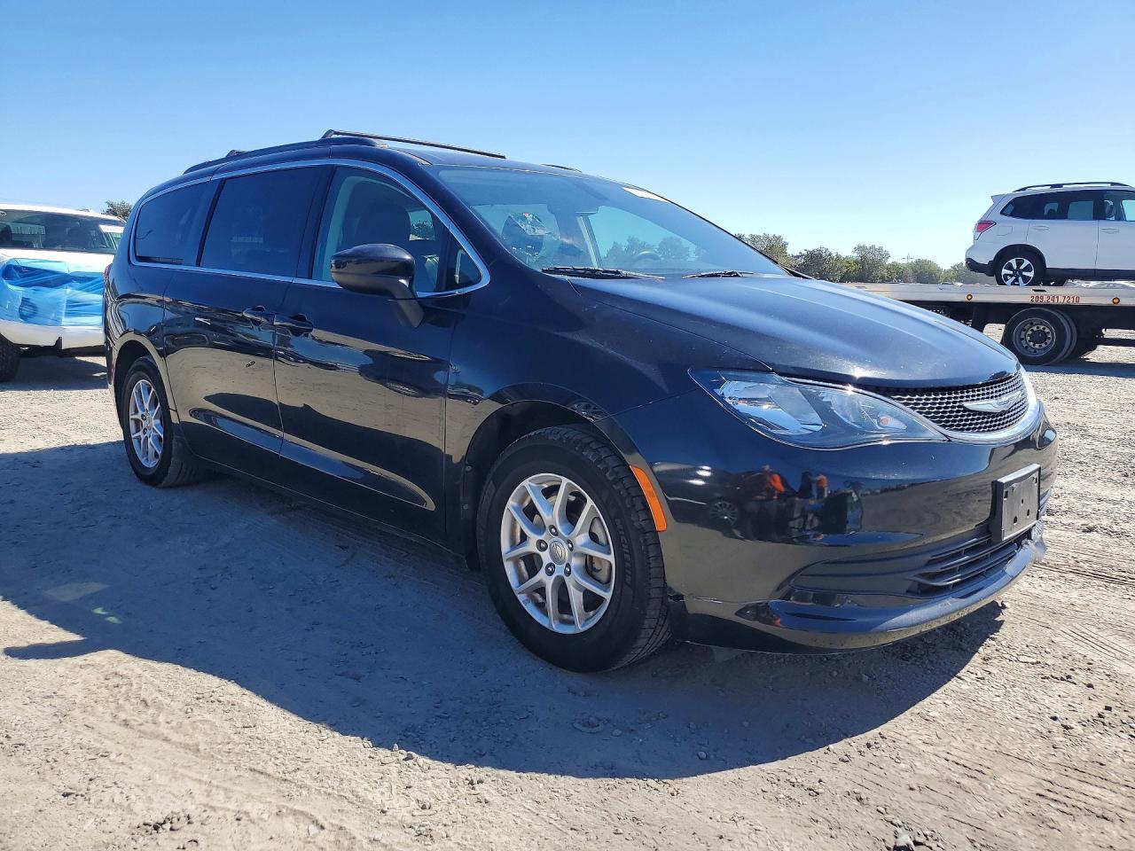 2020 Chrysler Voyager, Lxi