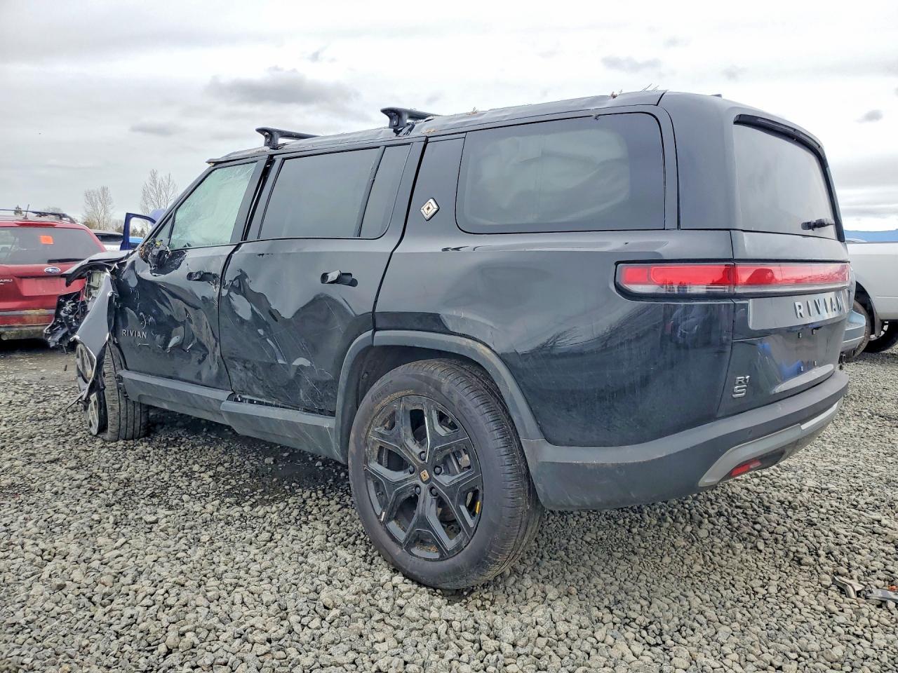 2025 Rivian R1S, Adventure