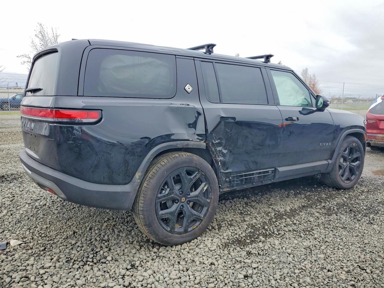 2025 Rivian R1S, Adventure