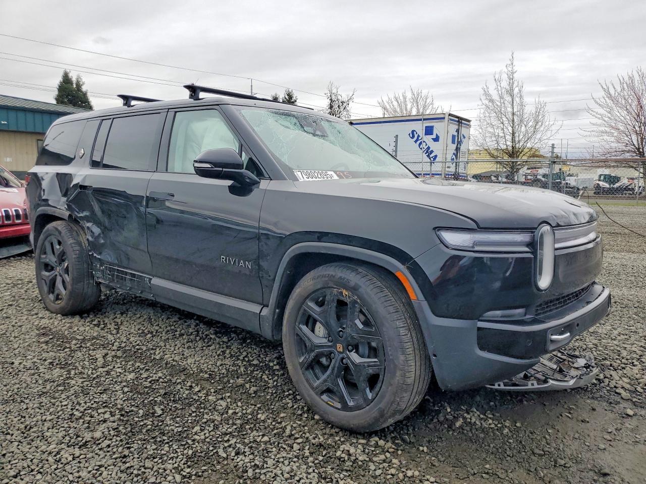 2025 Rivian R1S, Adventure