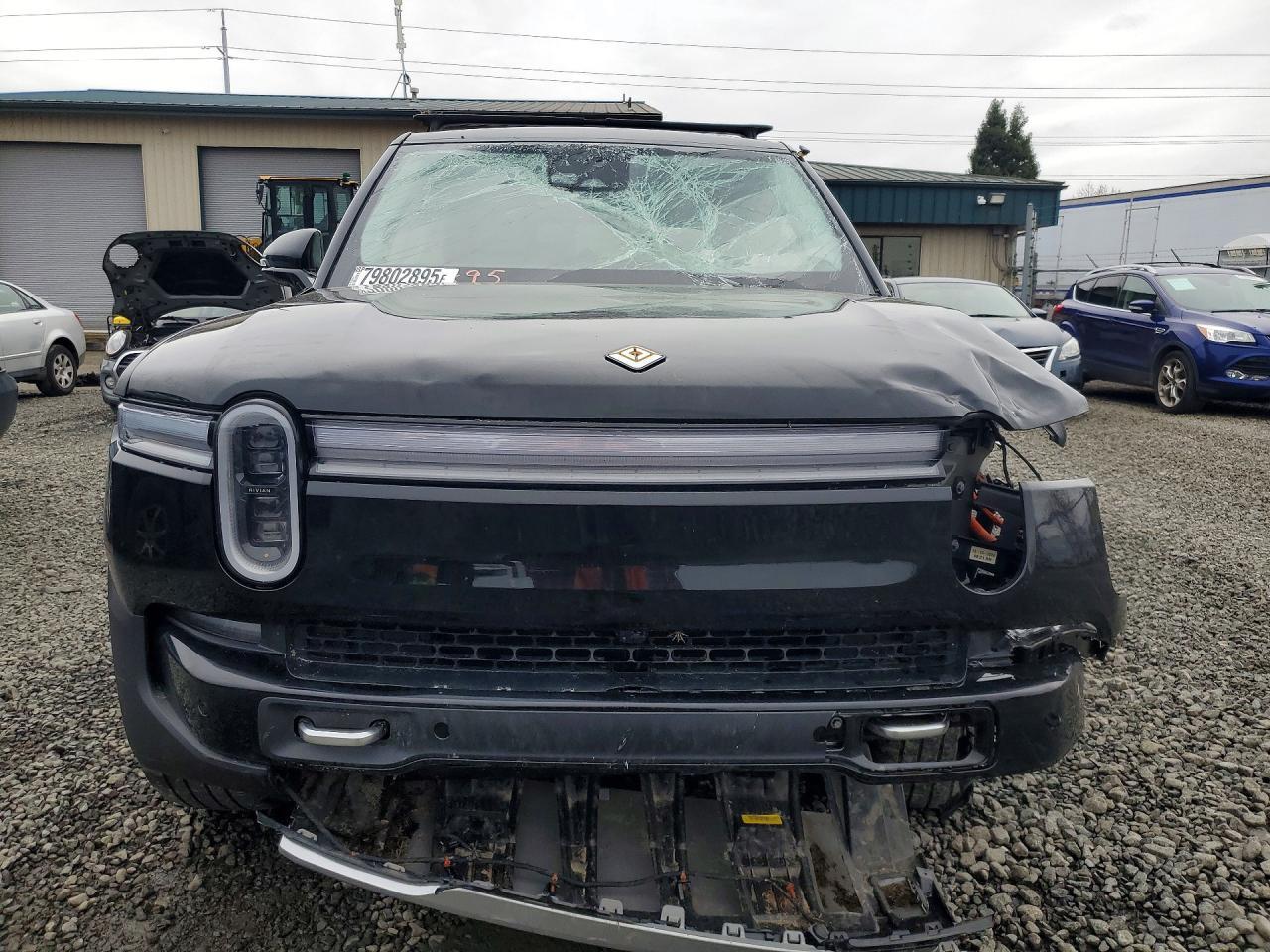 2025 Rivian R1S, Adventure