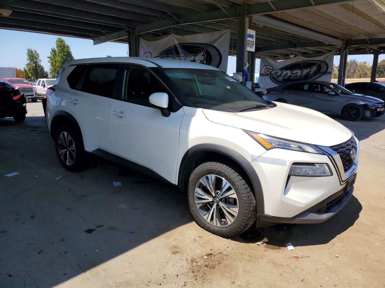 2023 Nissan Rogue, SV
