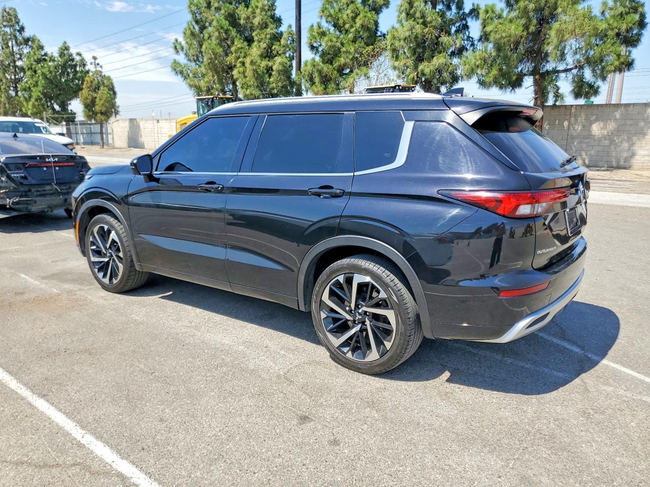 2022 Mitsubishi Outlander, Sel