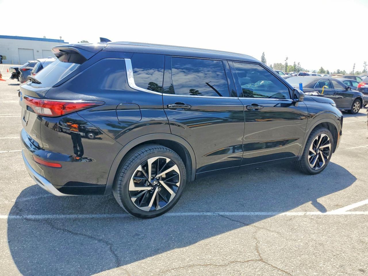 2022 Mitsubishi Outlander, Sel