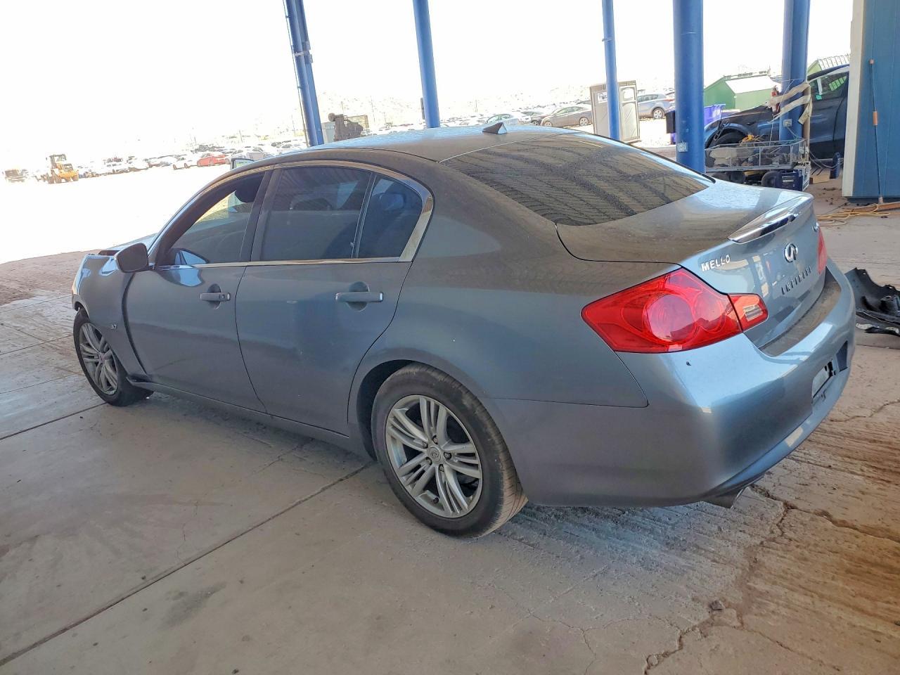 2015 Infiniti Q40, Base