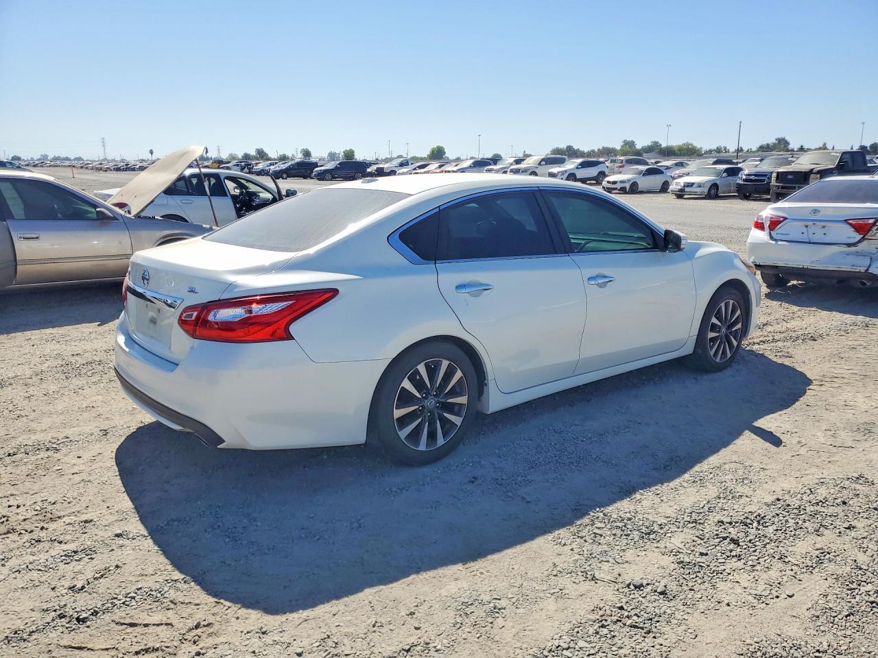 2017 Nissan Altima, 2.5 SL