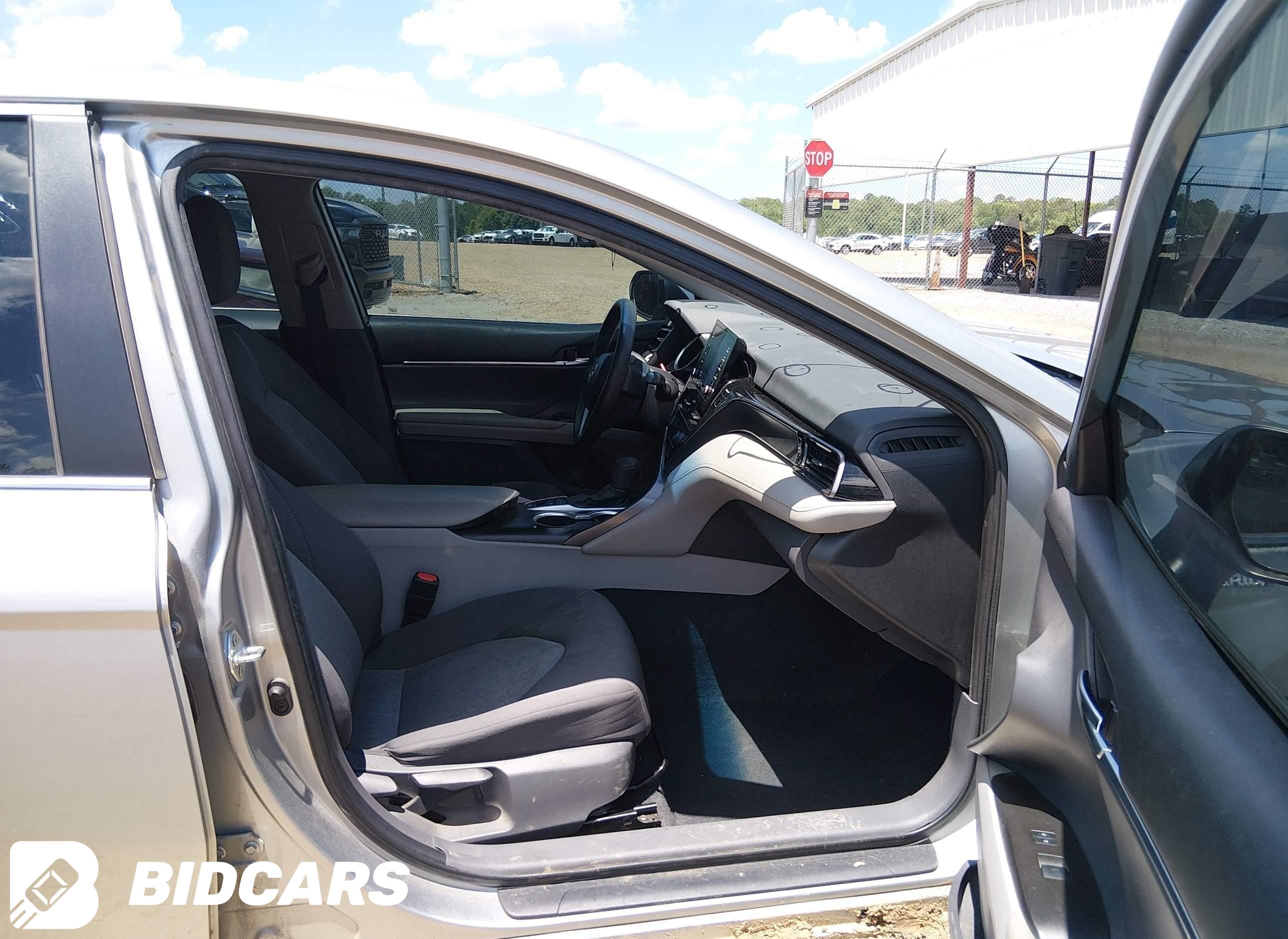 2021 Toyota Camry, Le Hybrid