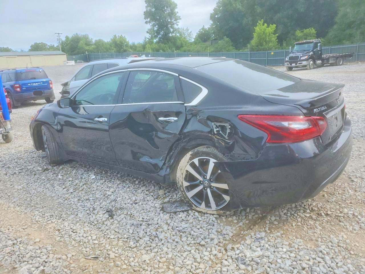 2017 Nissan Altima, 2.5 SR