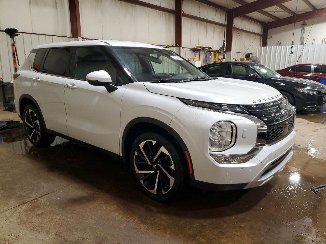 2022 Mitsubishi Outlander, SE