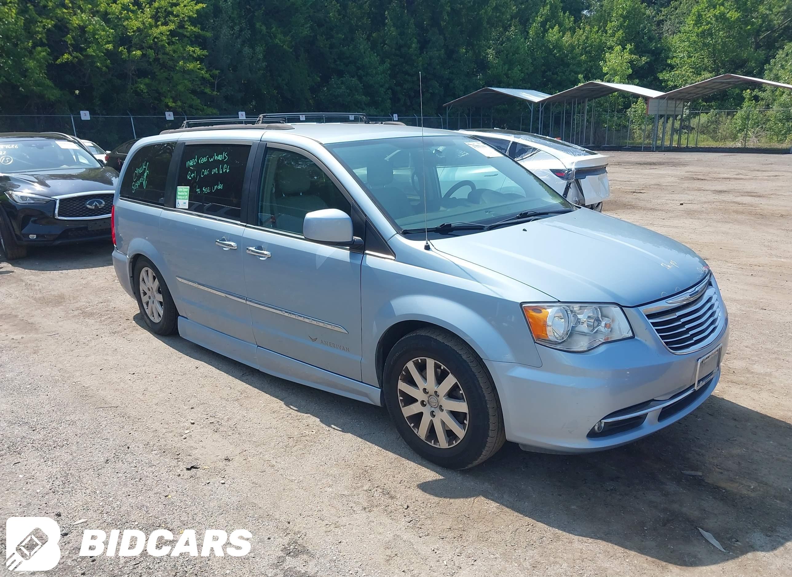 2016 Chrysler Town and Countr...