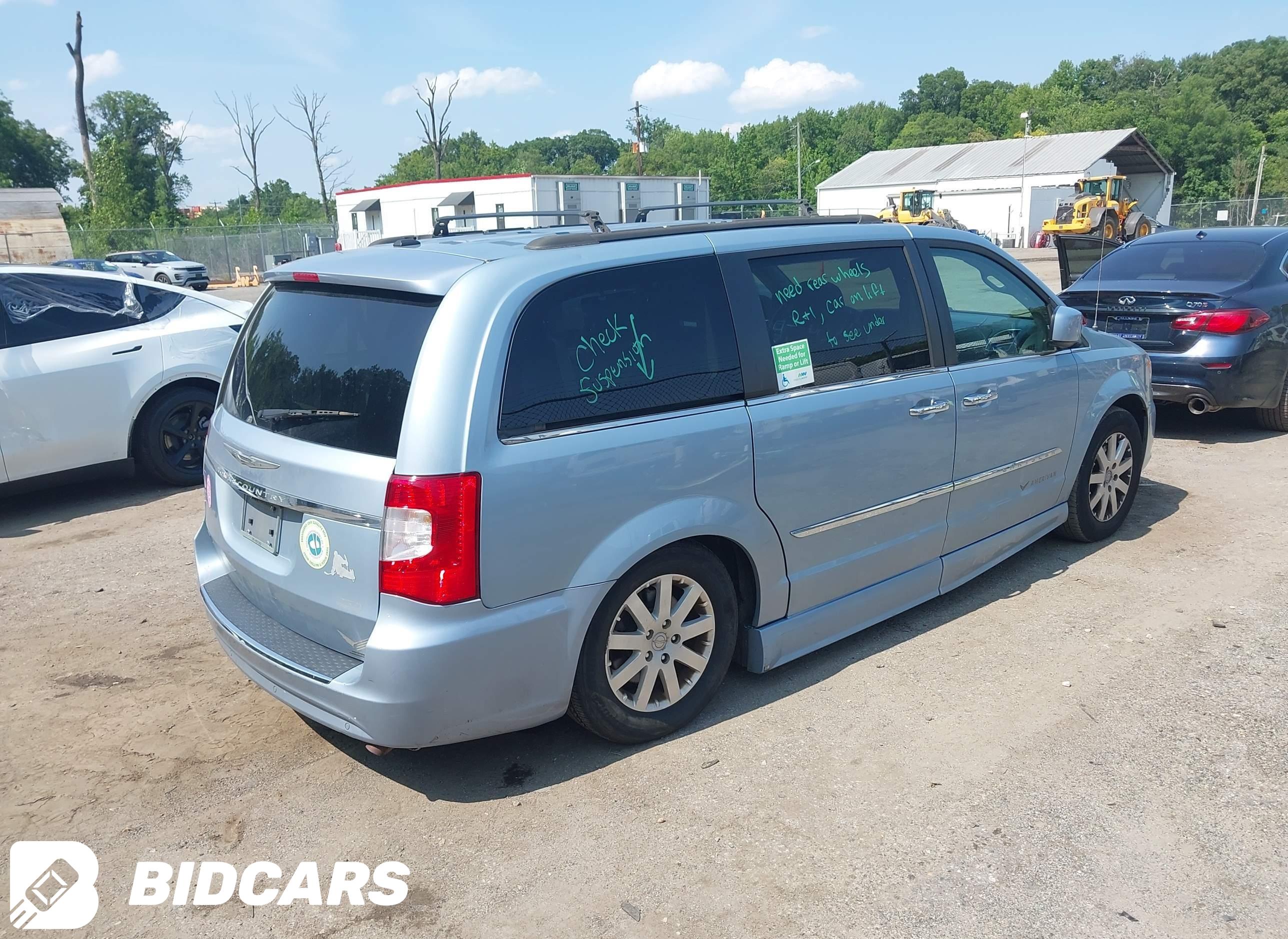 2016 Chrysler Town and Countr...