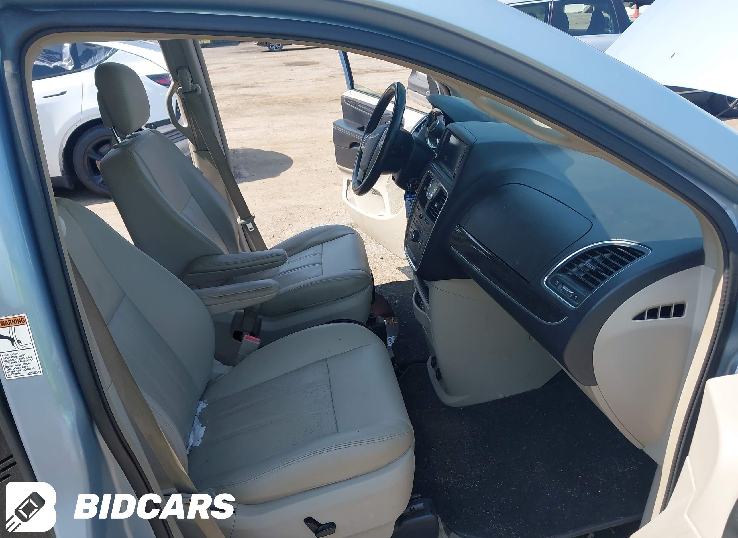 2016 Chrysler Town and Countr...