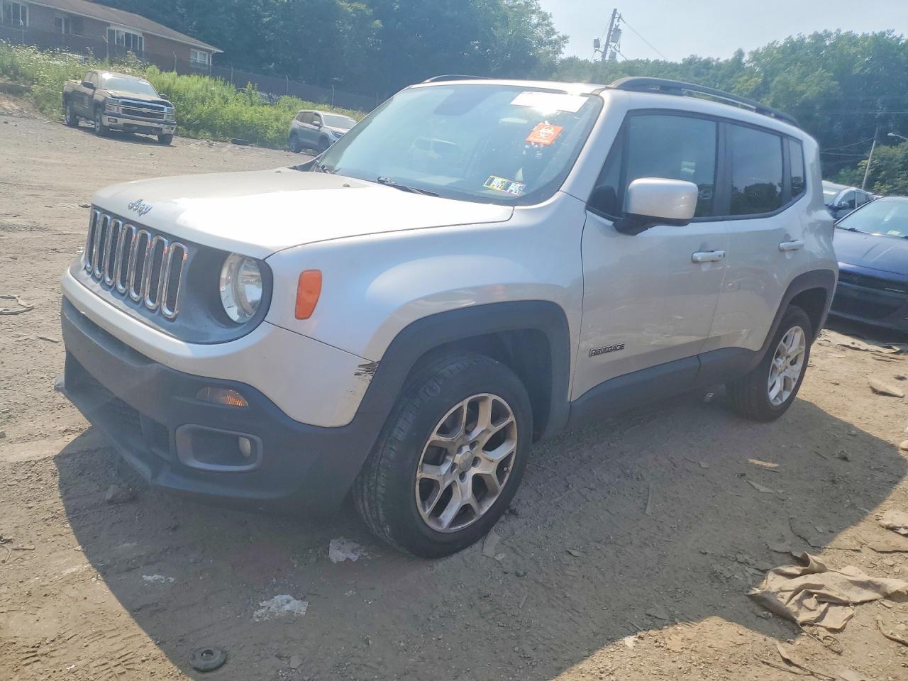 2015 Jeep Renegade, Latitude