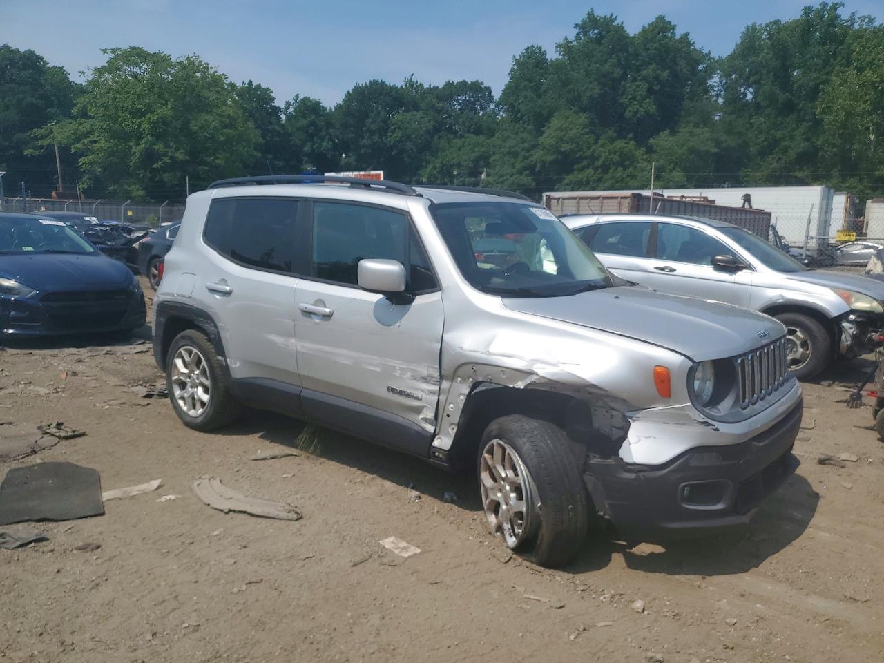 2015 Jeep Renegade, Latitude