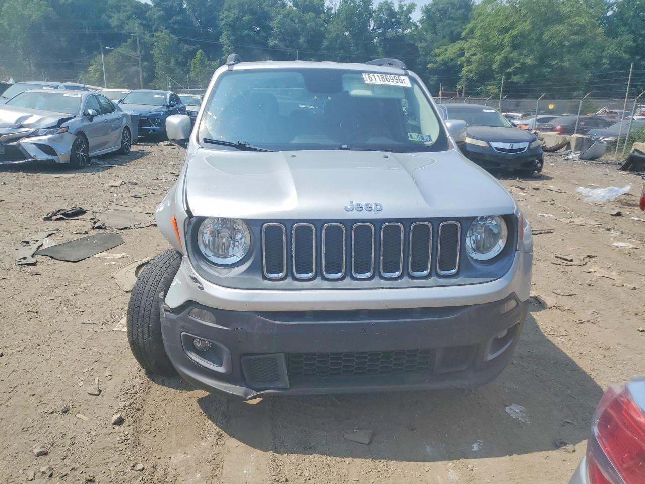 2015 Jeep Renegade, Latitude