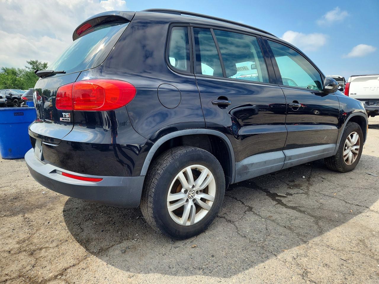 2016 Volkswagen Tiguan, S