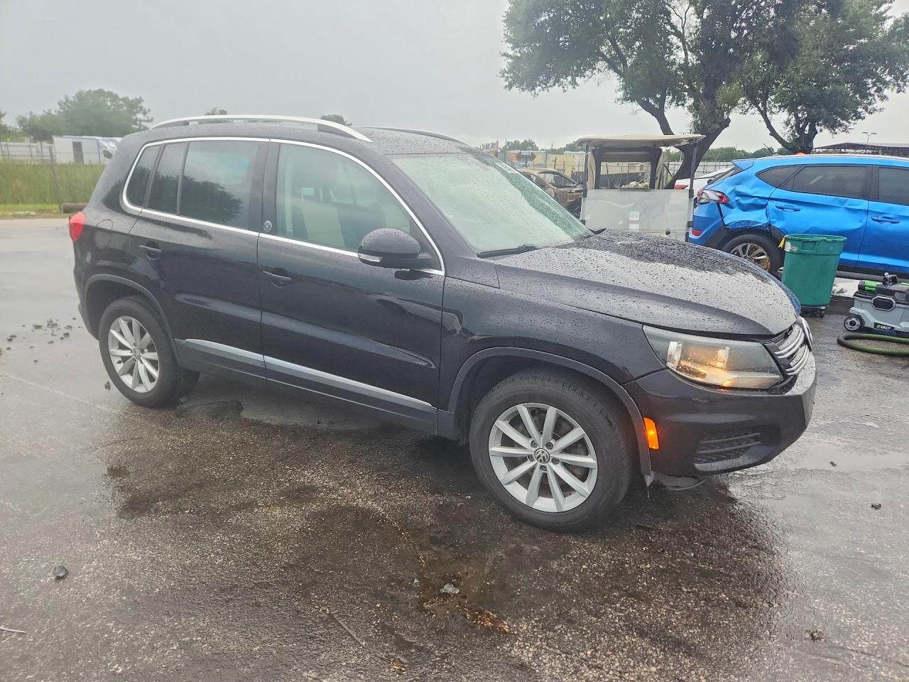 2017 Volkswagen Tiguan, Wolfs...