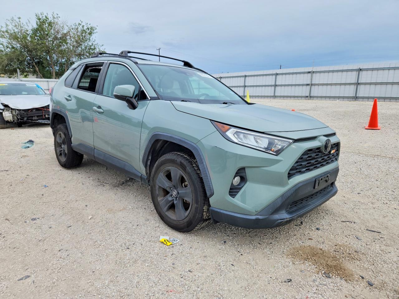 2020 Toyota RAV4, Xle
