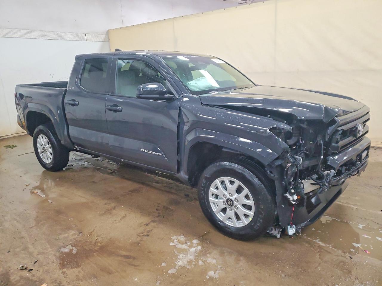 2025 Toyota Tacoma, SR5