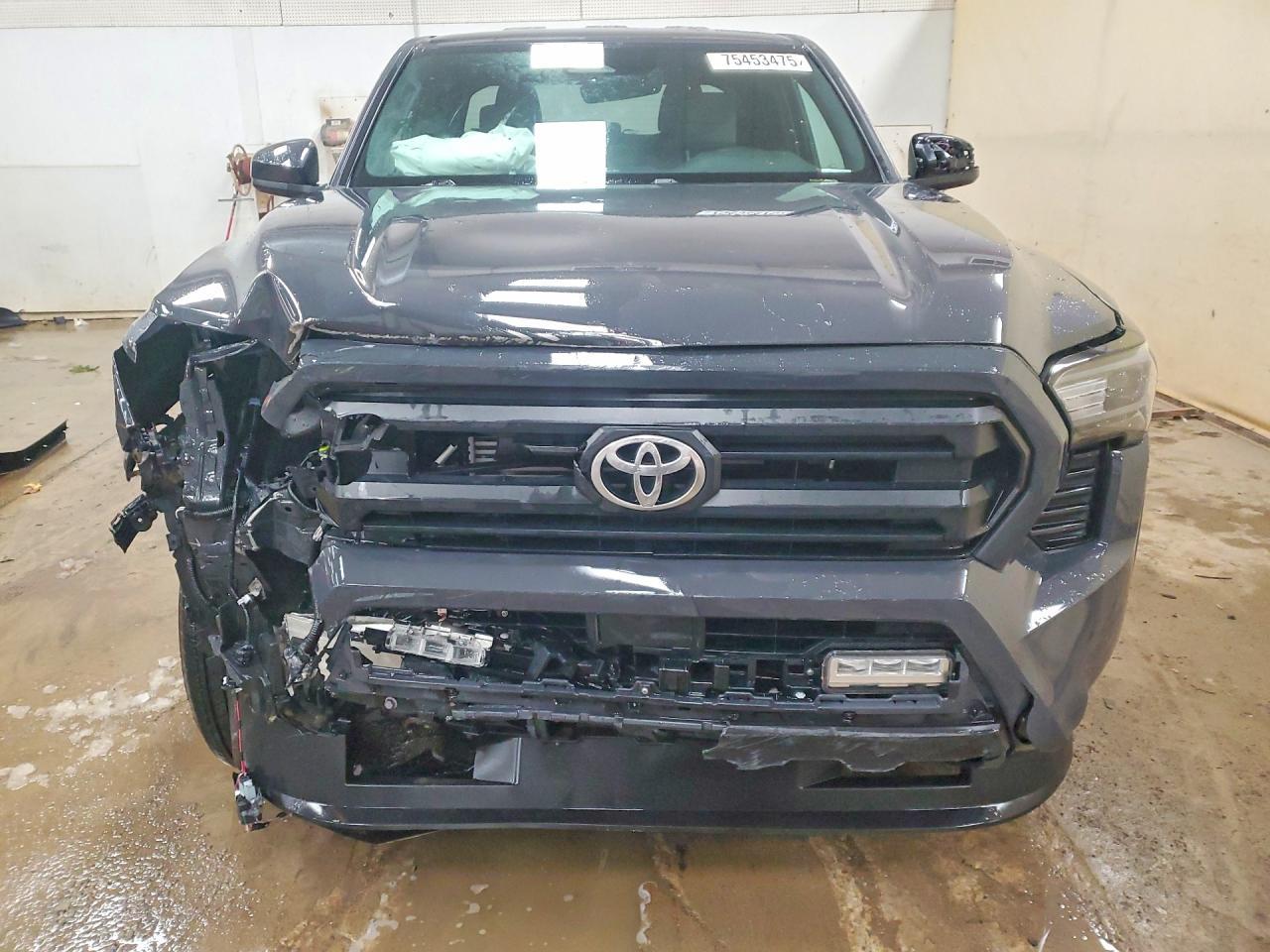 2025 Toyota Tacoma, SR5