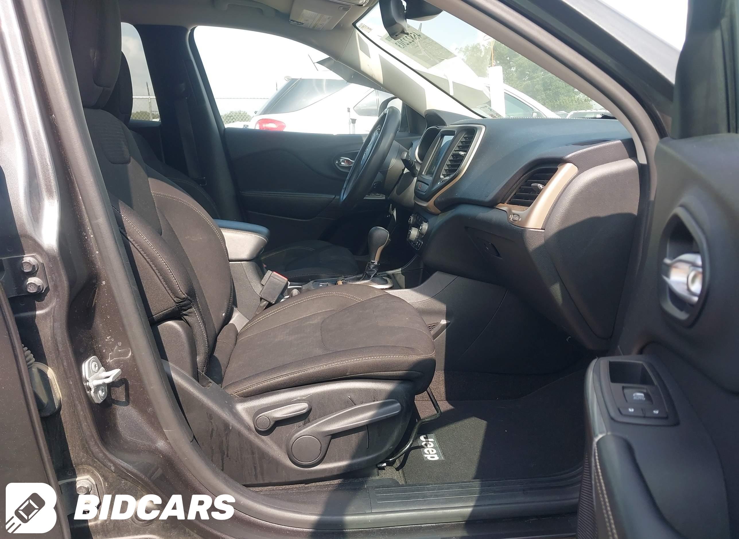 2015 Jeep Cherokee, Latitude