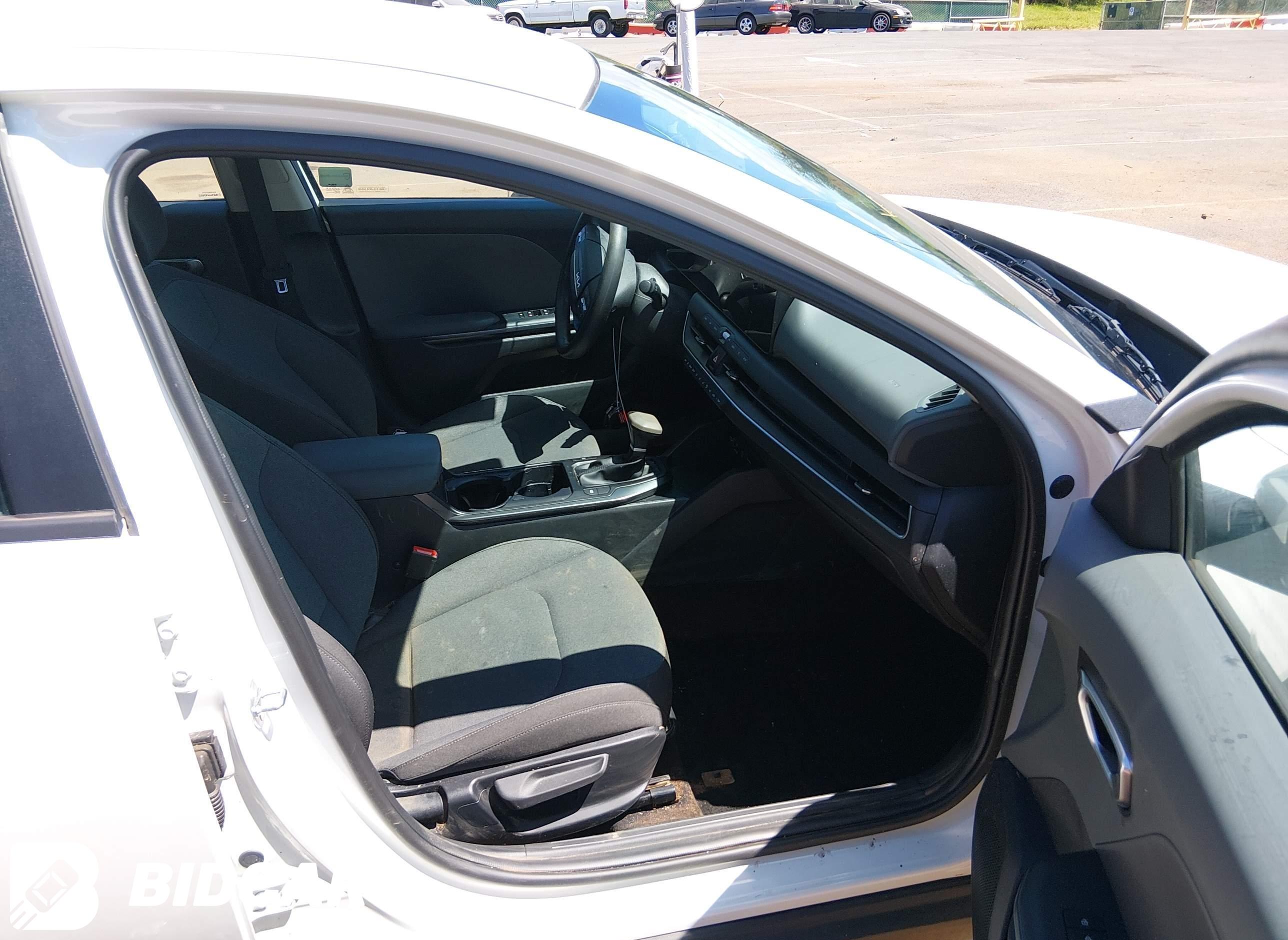 2025 KIA K4, Lxs