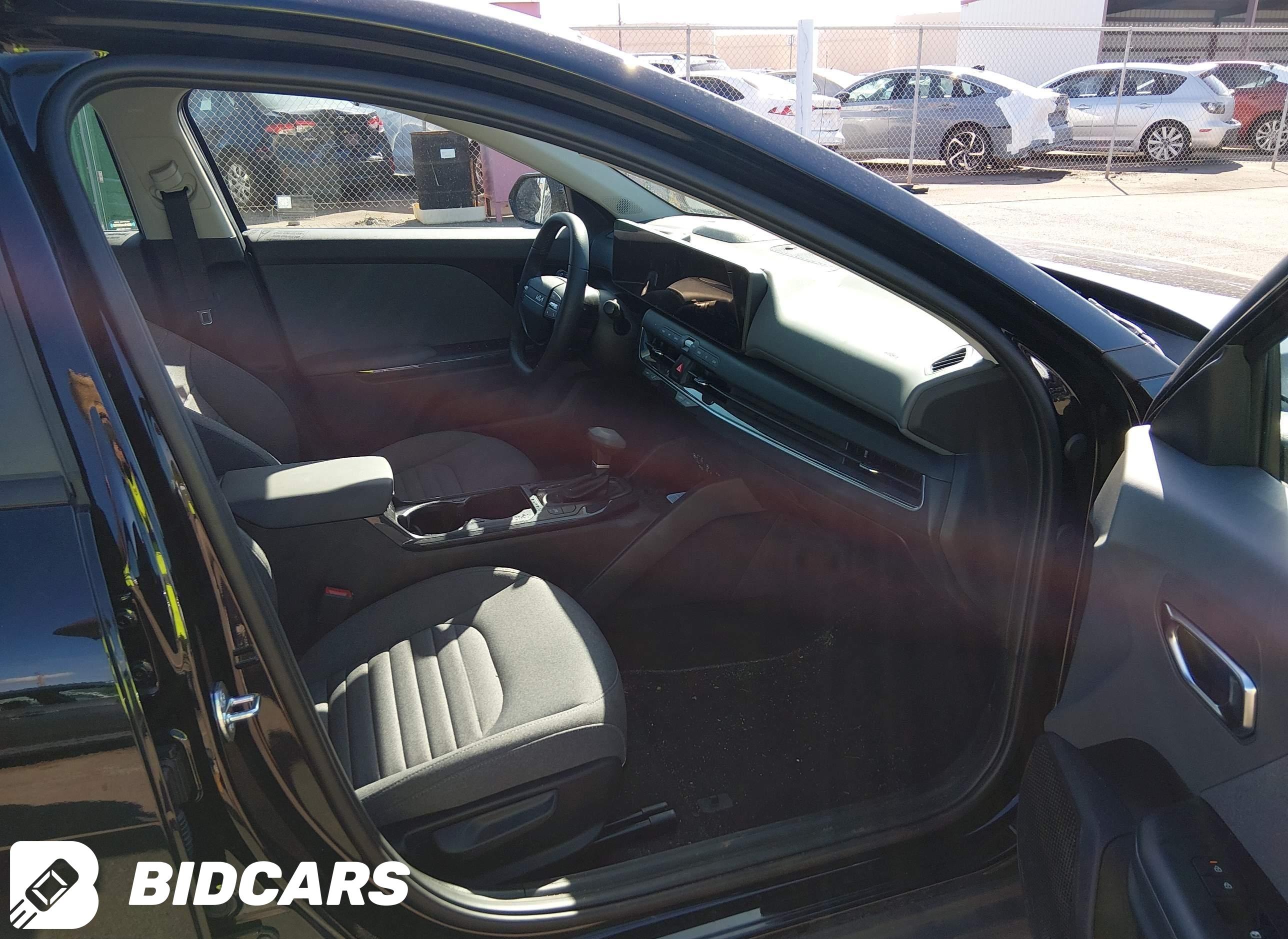 2025 KIA K4, EX