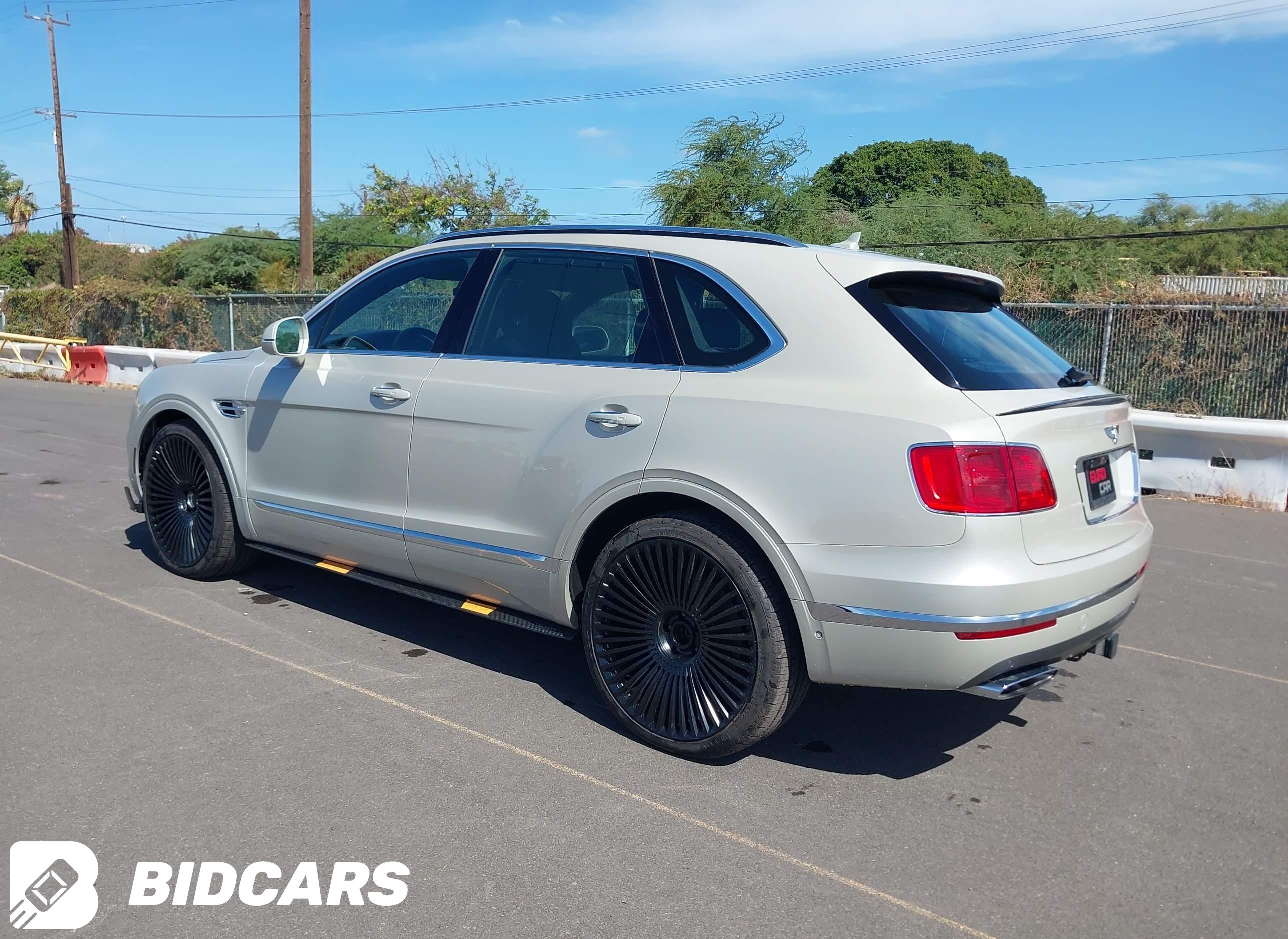 2018 Bentley Bentayga, Activi...