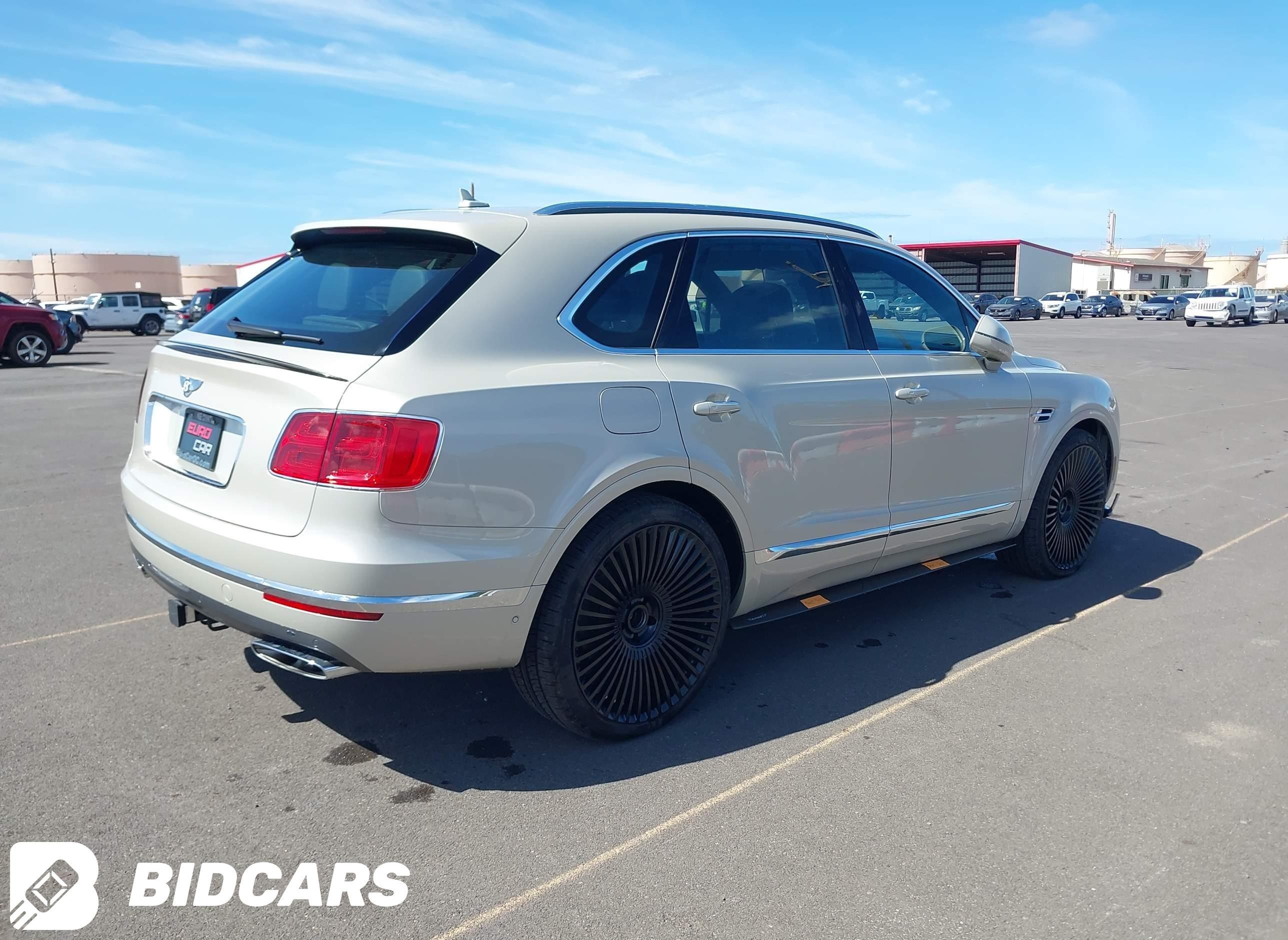 2018 Bentley Bentayga, Activi...